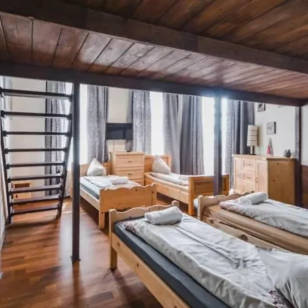 Goralska Pasja Krupowki 37 *